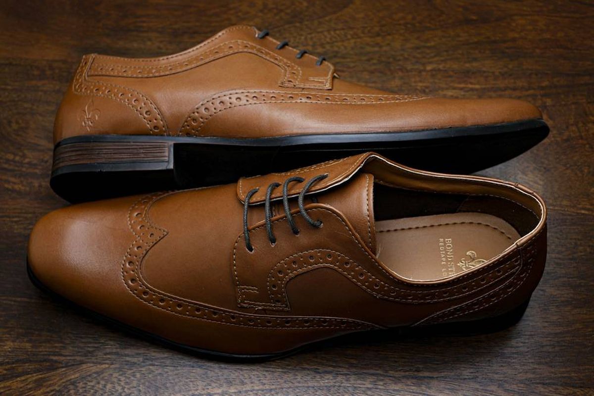 Classic men's formal leather shoes including Oxfords, brogues and loafers